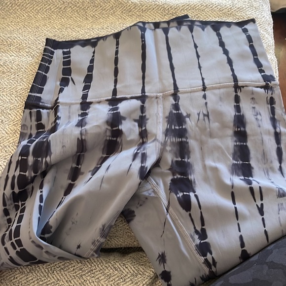 Lululemon Wunder Under High Rise Crop - Picture 3 of 3